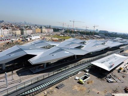 Die U-Bahn-Station am Hauptbahnhof wird "Südtiroler Platz - Hauptbahnhof Wien" heißen. Die U-Bahn-Station am Hauptbahnhof wird "Südtiroler Platz - Hauptbahnhof Wien" heißen.