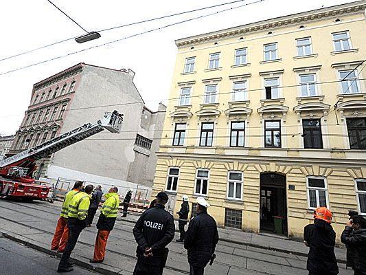 Dieses dreistöckige Zinshaus auf der Jörgerstraße in Hernals wurde evakuiert