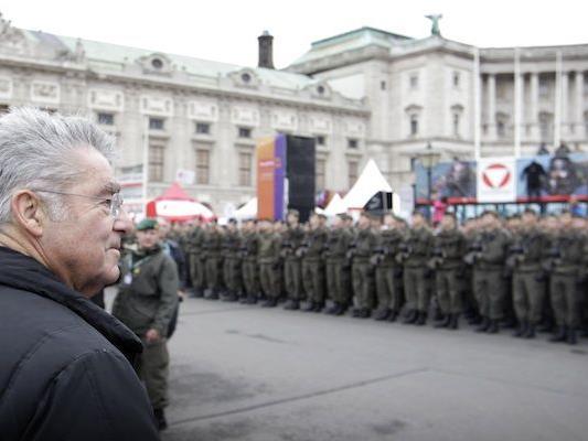 Bundespräsident Heinz Fischer am Nationalfeiertag am Heldenplatz