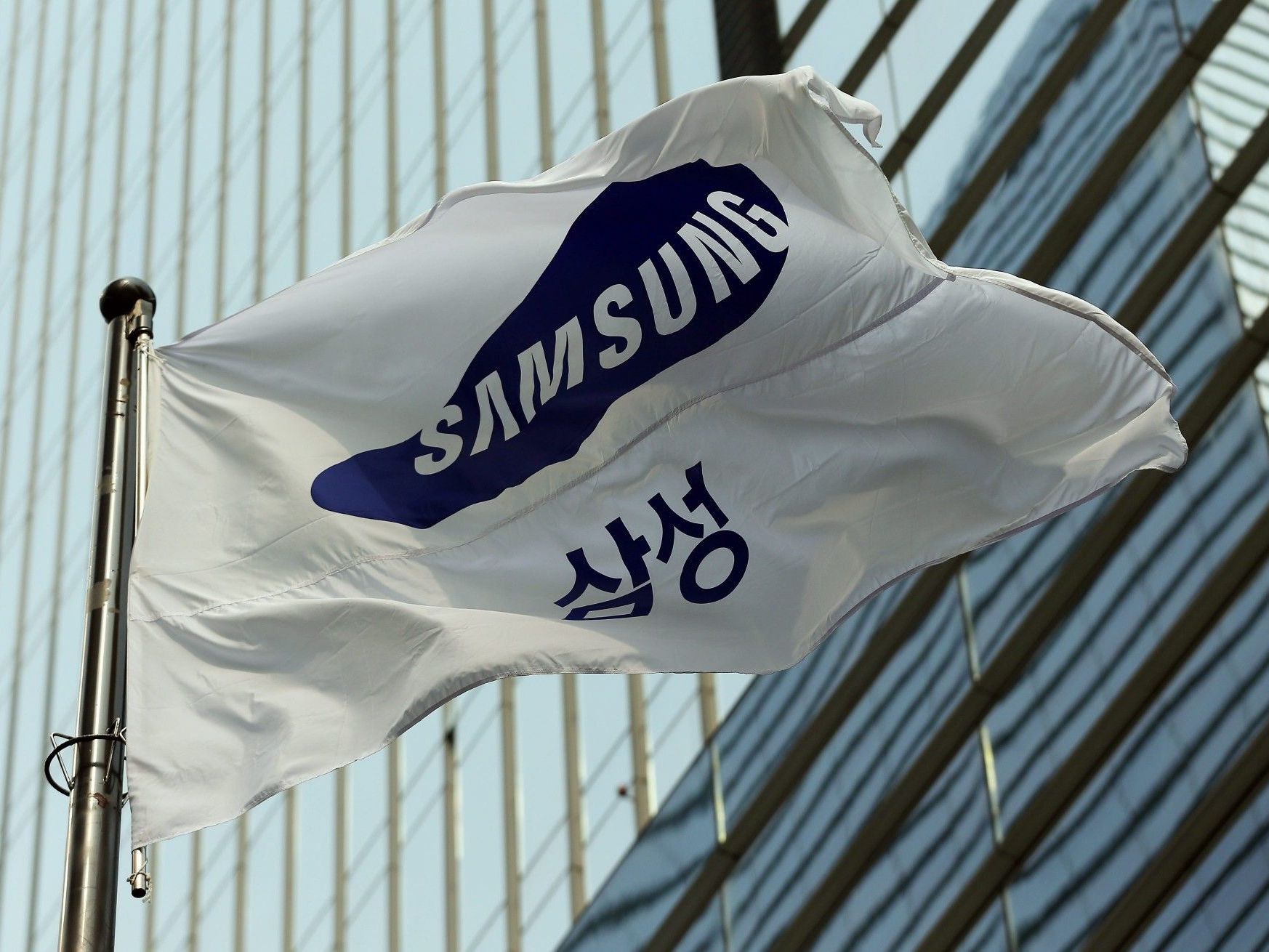 Samsung-Flage vor dem Hauptquartier in Seoul, Südkorea. Samsung-Flage vor dem Hauptquartier in Seoul, Südkorea.