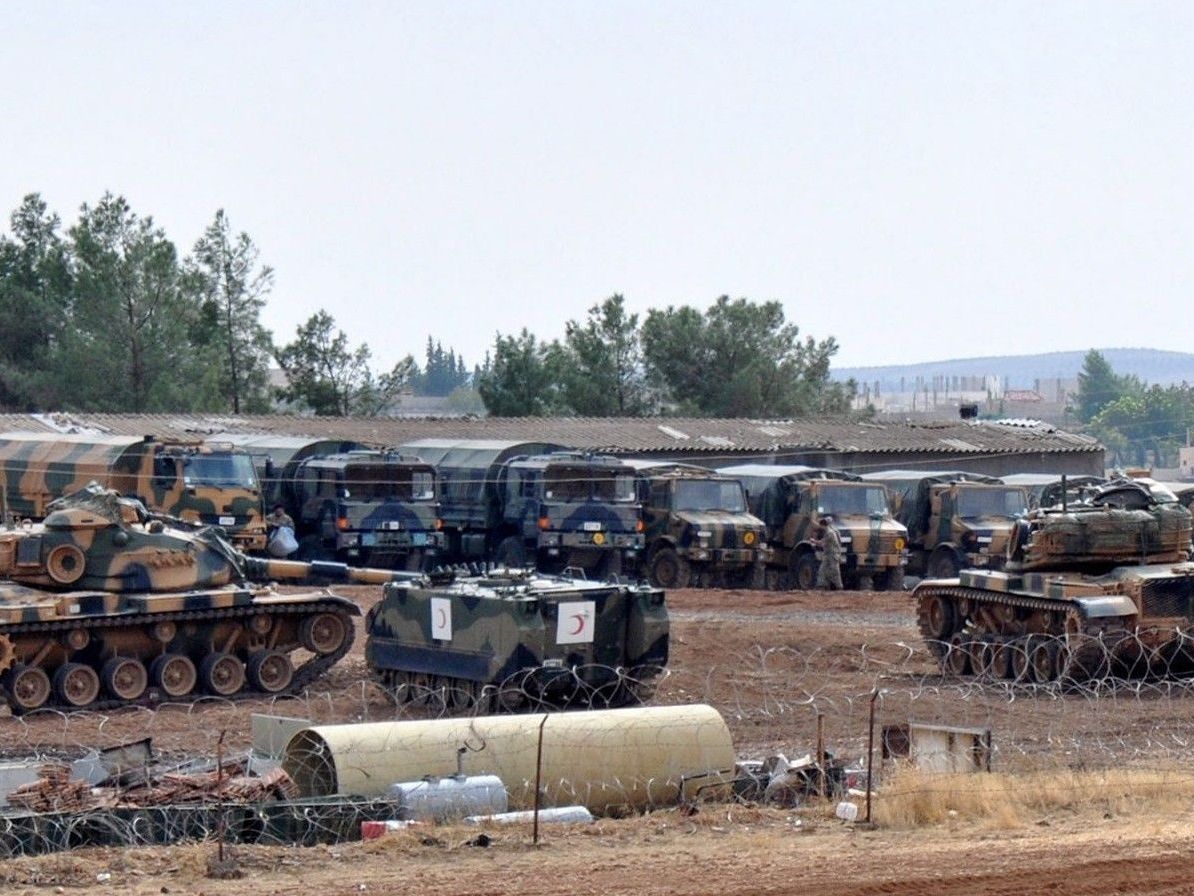 Türkische Panzer an der syrischen Grenze. Türkische Panzer an der syrischen Grenze.