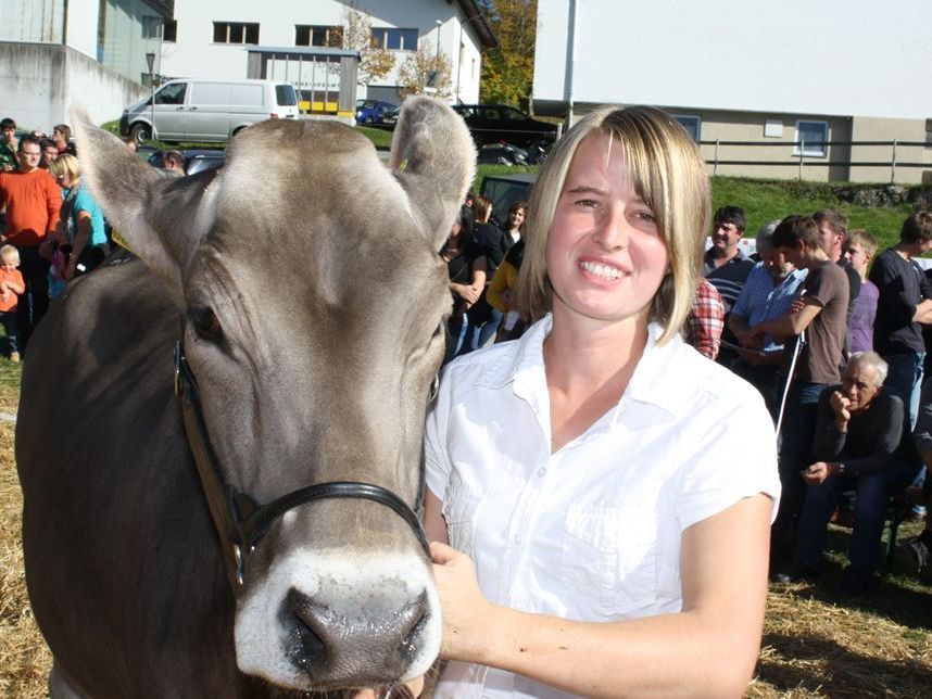 Gekonnte Präsentation von Jungzüchterin Jacqueline Moosmann im Vorführring.