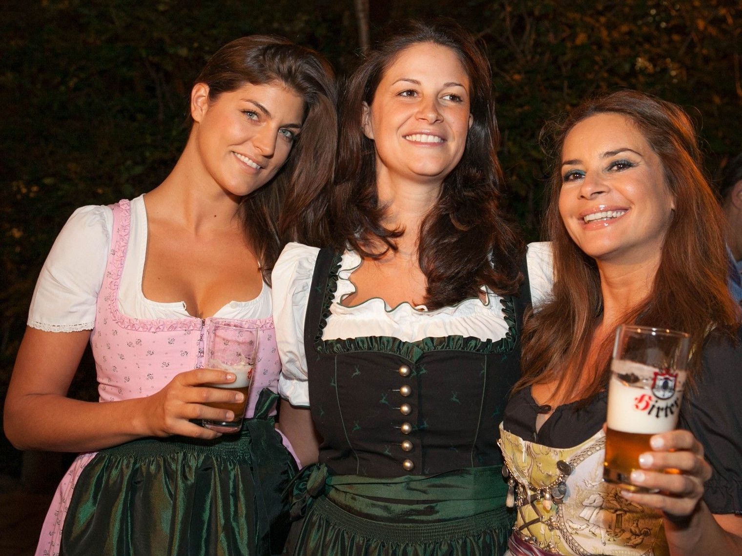 Anna huber und Gitta Saxx feierten bei der Moser Milani Weißwurstparty mit.