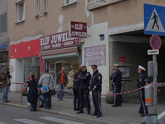 Nach dem Überfall vor dem Juwelier-Geschäft in Wien-Hernals