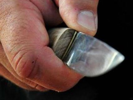 Mit einem Messer wurde ein Wirt in Mödling bedroht Mit einem Messer wurde ein Wirt in Mödling bedroht