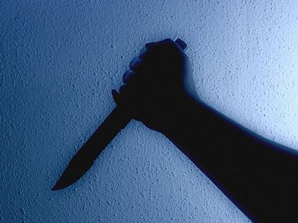 Eine Frau stach in Margareten mit einem Messer auf ihren Lebensgefährten ein Eine Frau stach in Margareten mit einem Messer auf ihren Lebensgefährten ein