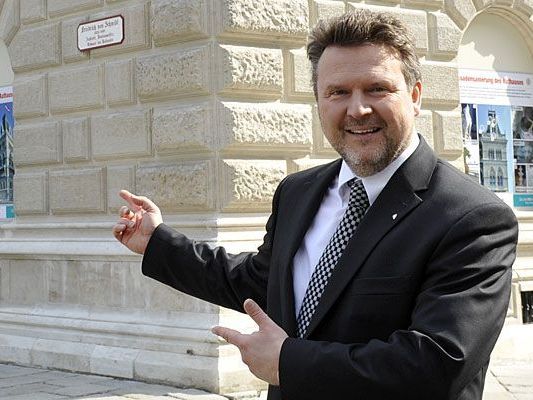 Wohnbau-Stadtrat Michael Ludwig sprach bei einem Pressetermin über die neuen Smart-Wohnungen Wohnbau-Stadtrat Michael Ludwig sprach bei einem Pressetermin über die neuen Smart-Wohnungen