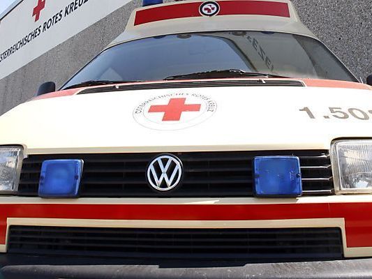 Ungeduldige Pkw-Lenker behinderten die Rettungskräfte. Ungeduldige Pkw-Lenker behinderten die Rettungskräfte.