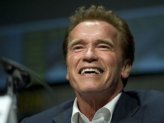 Schwarzenegger hat gut lachen - seine Autobiographie soll 10 Millionen Dollar eingebracht haben Schwarzenegger hat gut lachen - seine Autobiographie soll 10 Millionen Dollar eingebracht haben