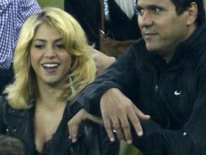 Shakira schaut sich häufig die Spiele des FC Barcelona an. Shakira schaut sich häufig die Spiele des FC Barcelona an.