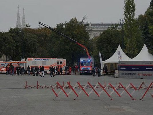 Beim Sicherheitsfest am Wiener Rathausplatz sind Polizei, Rettung und Co. vertreten