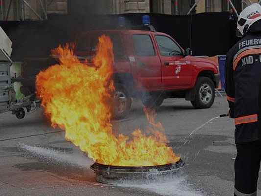 Schon am Donnerstag waren die Zuschauer beim Sicherheitsfest Feuer und Flamme Schon am Donnerstag waren die Zuschauer beim Sicherheitsfest Feuer und Flamme