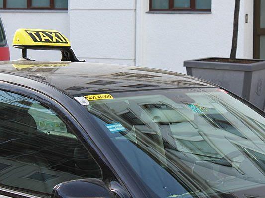 In einem schwarzen Mercedes wurde ein Taxifahrer in Leopoldstadt niedergestochen