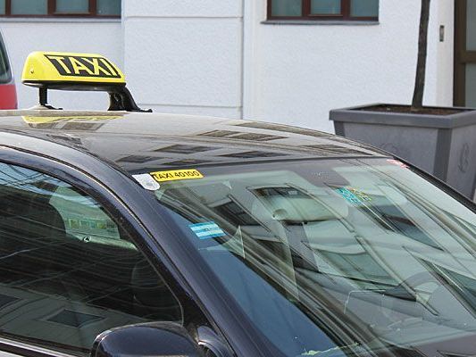 In einem schwarzen Mercedes wurde ein Taxifahrer in Leopoldstadt niedergestochen In einem schwarzen Mercedes wurde ein Taxifahrer in Leopoldstadt niedergestochen