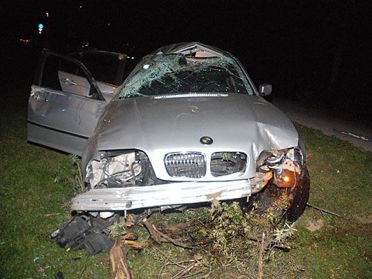 Eines der Unfall-Fahrzeuge nach dem Crash in Liesing Eines der Unfall-Fahrzeuge nach dem Crash in Liesing