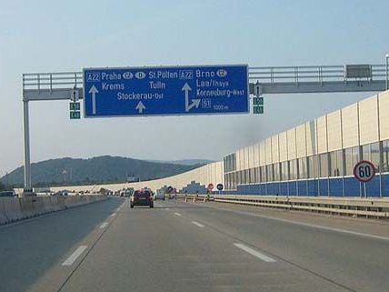 Auf der A22 fielen Schüsse - oder war es doch Steinschlag? Auf der A22 fielen Schüsse - oder war es doch Steinschlag?