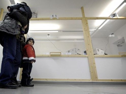 Nur Wien und Niederösterreich erfüllen Vorgaben zur Unterbringung von Flüchtlingen. Nur Wien und Niederösterreich erfüllen Vorgaben zur Unterbringung von Flüchtlingen.