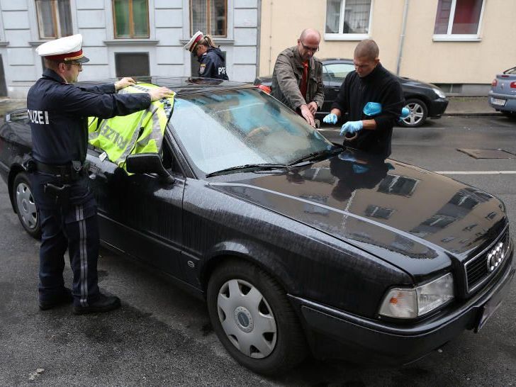 Juwelier-Überfall, erneut in Hernals: Das Fluchtauto wurde gefunden. Juwelier-Überfall, erneut in Hernals: Das Fluchtauto wurde gefunden.