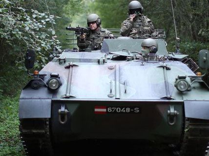 Die Wehrpflicht-Debatte und die Volksbefragung prägen heuer den Nationalfeiertag. Die Wehrpflicht-Debatte und die Volksbefragung prägen heuer den Nationalfeiertag.