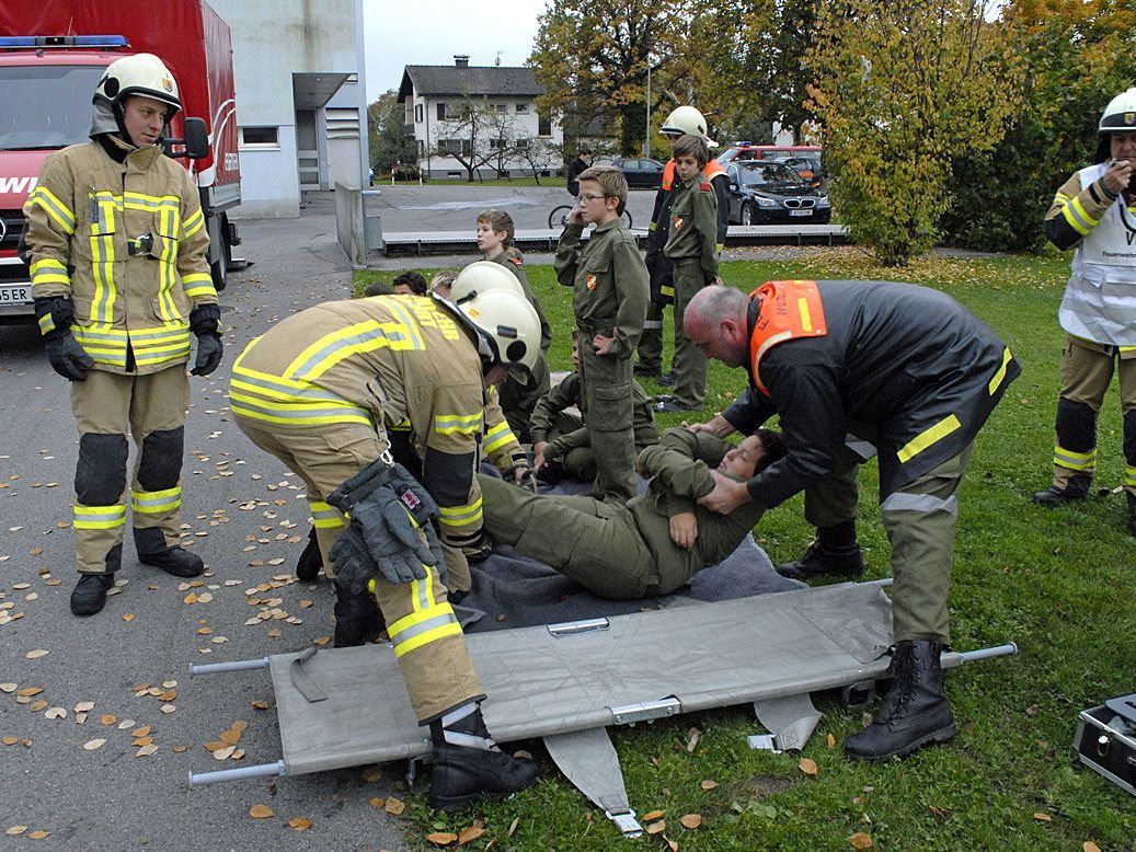 Am Verletztensammelplatz leistete die Feuerwehr Wolfurt unverzüglich Erste Hilfe. Am Verletztensammelplatz leistete die Feuerwehr Wolfurt unverzüglich Erste Hilfe.
