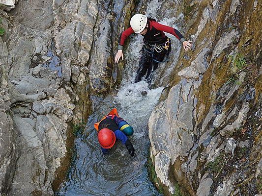 Im Kanton St. Gallen starben zwei Menschen beim Canyoning (Symbolbild). - © Berchtold Im Kanton St. Gallen starben zwei Menschen beim Canyoning (Symbolbild). - © Berchtold