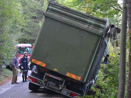 Ein schwerer Unfall konnte durch das schnelle Ausweichen des LKW-Lenkers verhindert werden. Ein schwerer Unfall konnte durch das schnelle Ausweichen des LKW-Lenkers verhindert werden.