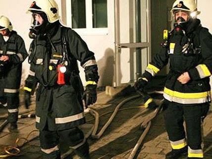 Mann bei Zimmerbrand in Wien-Donaustadt schwer verletzt
