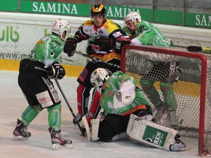 VEU Feldkirch verliert überraschend gegen den EHC Bregenzerwald mit 2:4-Toren. VEU Feldkirch verliert überraschend gegen den EHC Bregenzerwald mit 2:4-Toren.