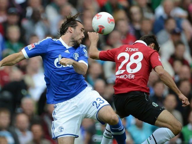 Christian Fuchs will mit Schalke in die nächste Runde aufsteigen Christian Fuchs will mit Schalke in die nächste Runde aufsteigen