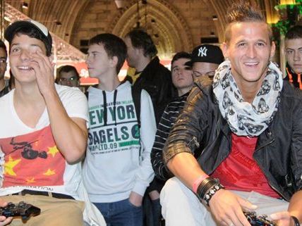 Philipp Hosiner und Thomas Jusits spielen das neue FIFA 13 Philipp Hosiner und Thomas Jusits spielen das neue FIFA 13