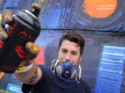 Die Gemeinde Wien solle ihre Gebäude von Graffiti befreien, findet die Opposition.
