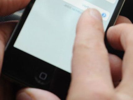 Dem Studenten wurde auf offener Straße das Handy geraubt. Dem Studenten wurde auf offener Straße das Handy geraubt.