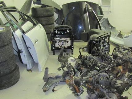 Die Polizei NÖ konnte Kfz-Diebe aus Italien dingfest machen. Die Polizei NÖ konnte Kfz-Diebe aus Italien dingfest machen.