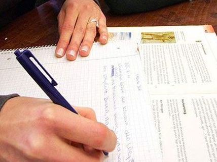 "Matura-Coaches" sollen bei der Zentralmatura vor 2015 helfen. "Matura-Coaches" sollen bei der Zentralmatura vor 2015 helfen.