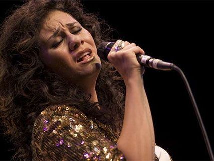 Die syrische Sängerin Lena Chamamyan hat ebenso ihren Auftritt am Salam.Orient abgesagt. Die syrische Sängerin Lena Chamamyan hat ebenso ihren Auftritt am Salam.Orient abgesagt.