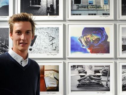 Die Werke von Gregor Schlierenzauer werden ausgestellt und zum Kauf angeboten. Die Werke von Gregor Schlierenzauer werden ausgestellt und zum Kauf angeboten.