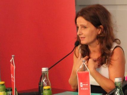 Die Wiener Schauspielerin Angela Schneider ist die neue Stimme der Wiener Linien. Die Wiener Schauspielerin Angela Schneider ist die neue Stimme der Wiener Linien.