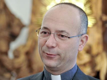 Dompfarrer Toni Faber setzt sich für die Erhaltung der Wehrpflicht ein. Dompfarrer Toni Faber setzt sich für die Erhaltung der Wehrpflicht ein.