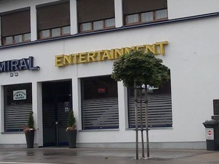 Dieses Wettlokal in Wiener Neustadt wurde in der Nacht auf Dienstag überfallen. Dieses Wettlokal in Wiener Neustadt wurde in der Nacht auf Dienstag überfallen.