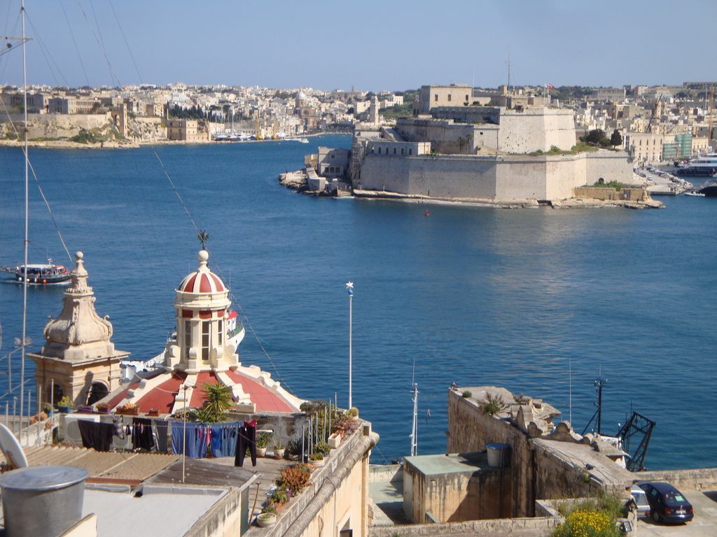Malta: Durchschnittstemperatur 21 Grad - 6,5 Sonnenstunden. Malta: Durchschnittstemperatur 21 Grad - 6,5 Sonnenstunden.