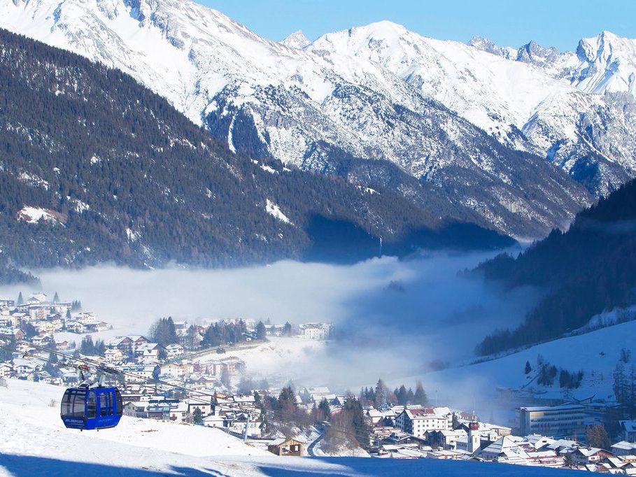 Am Arlberg tummelt sich nicht nur die bekannte Schickeria, sondern auch der Adel auf den Pisten. Am Arlberg tummelt sich nicht nur die bekannte Schickeria, sondern auch der Adel auf den Pisten.