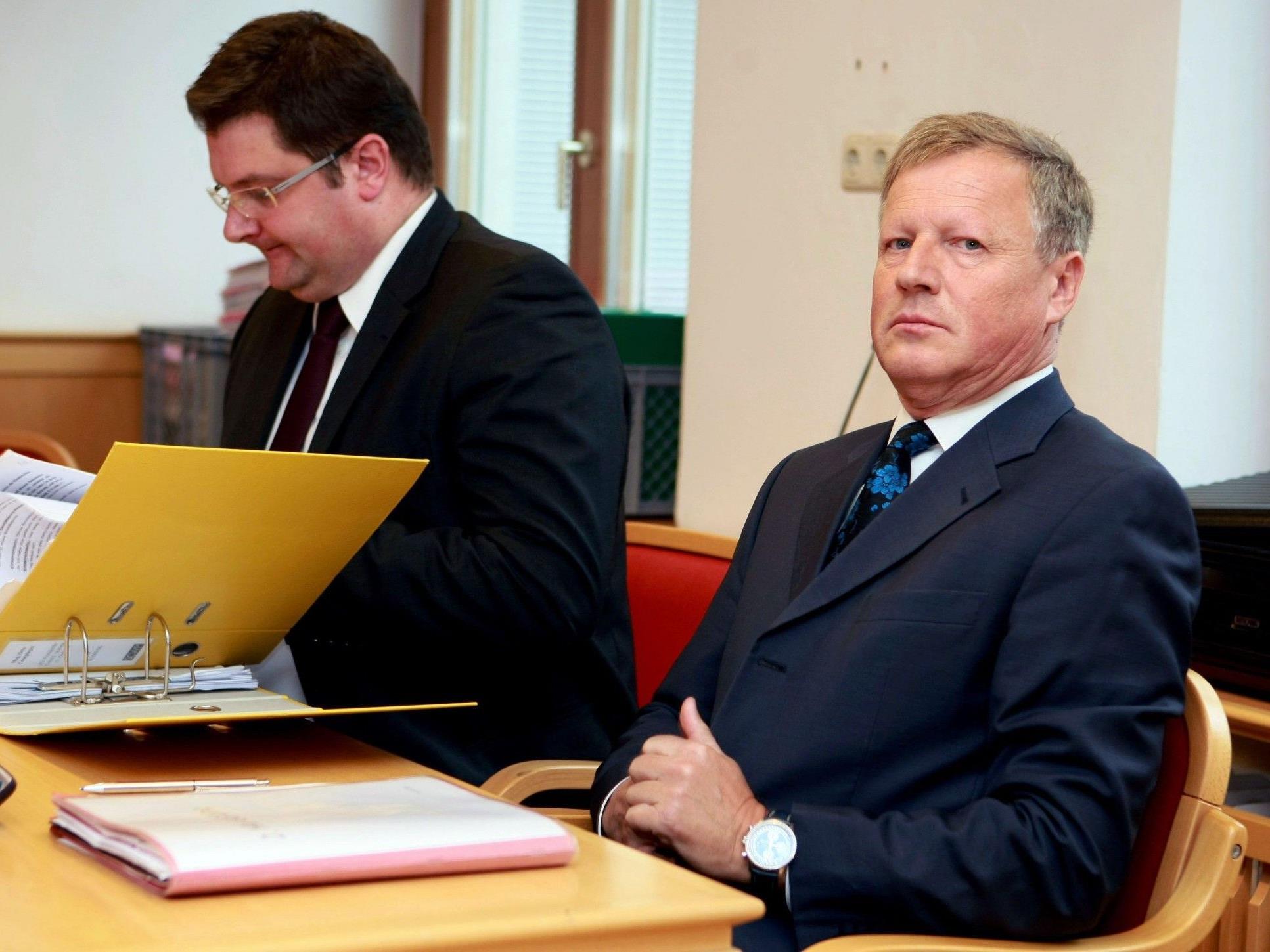 Der ehemalige oberösterreichische ÖVP-Landtagsabgeordnete Otto Gumpinger (rechts im Bild).
