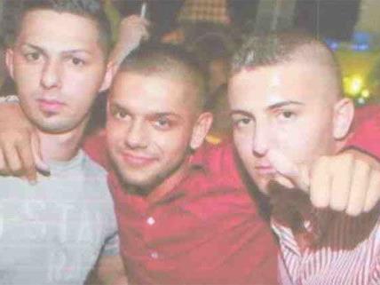 Diese drei Männer sollen einen 20-Jährigen attackiert haben. Die Polizei sucht Informationen