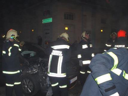 NÖ/ Bez. NK: Schwerer Verkehrsunfall im Stadtgebiet fordert 3 Verletzte