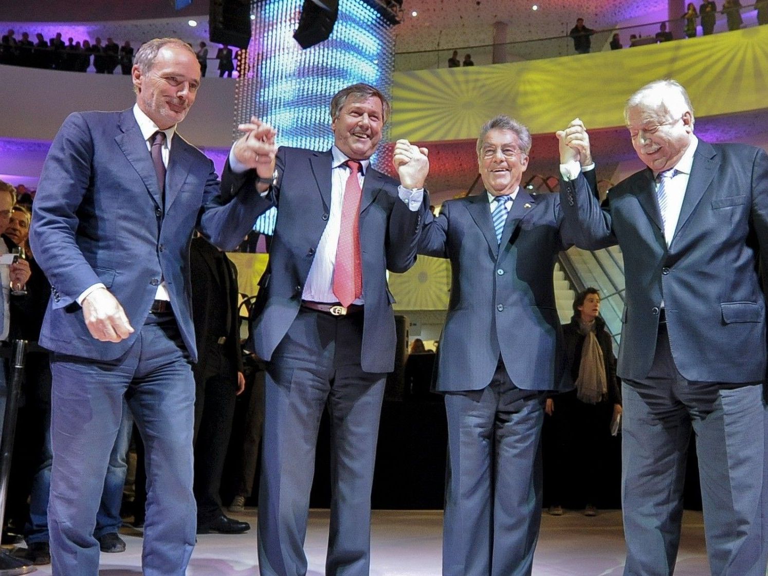 Der neue Gebäudekomplex Wien-Mitte wurde am Dienstagabend feierlich eröffnet. Der neue Gebäudekomplex Wien-Mitte wurde am Dienstagabend feierlich eröffnet.