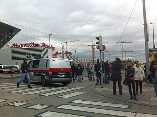 Erneut wurde wegen eines Fliegerbomben-Fundes die Brünner Straße großräumig gesperrt Erneut wurde wegen eines Fliegerbomben-Fundes die Brünner Straße großräumig gesperrt