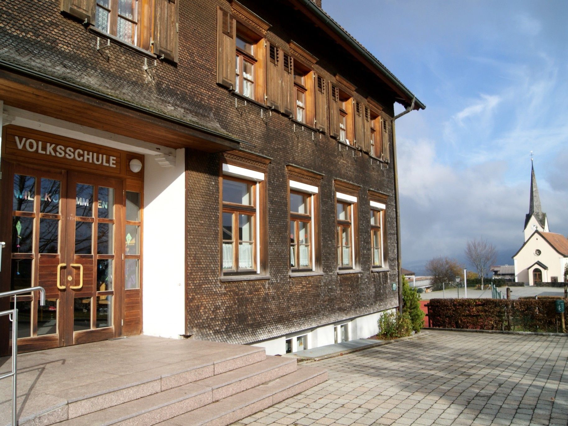 Das Bucher Schulhaus ist 100 Jahre alt. Das Bucher Schulhaus ist 100 Jahre alt.