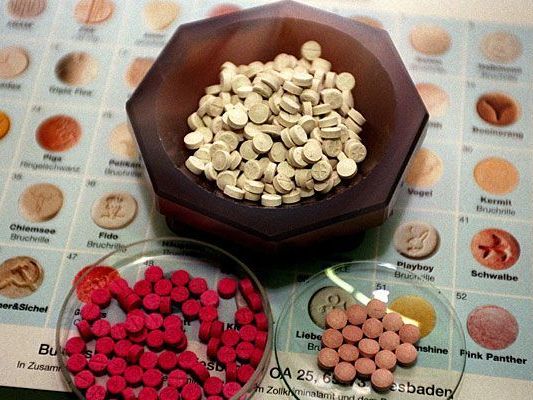 Seit dem Ecstasy-Boom in den Neunzigerjahren ist checkit im Einsatz Seit dem Ecstasy-Boom in den Neunzigerjahren ist checkit im Einsatz