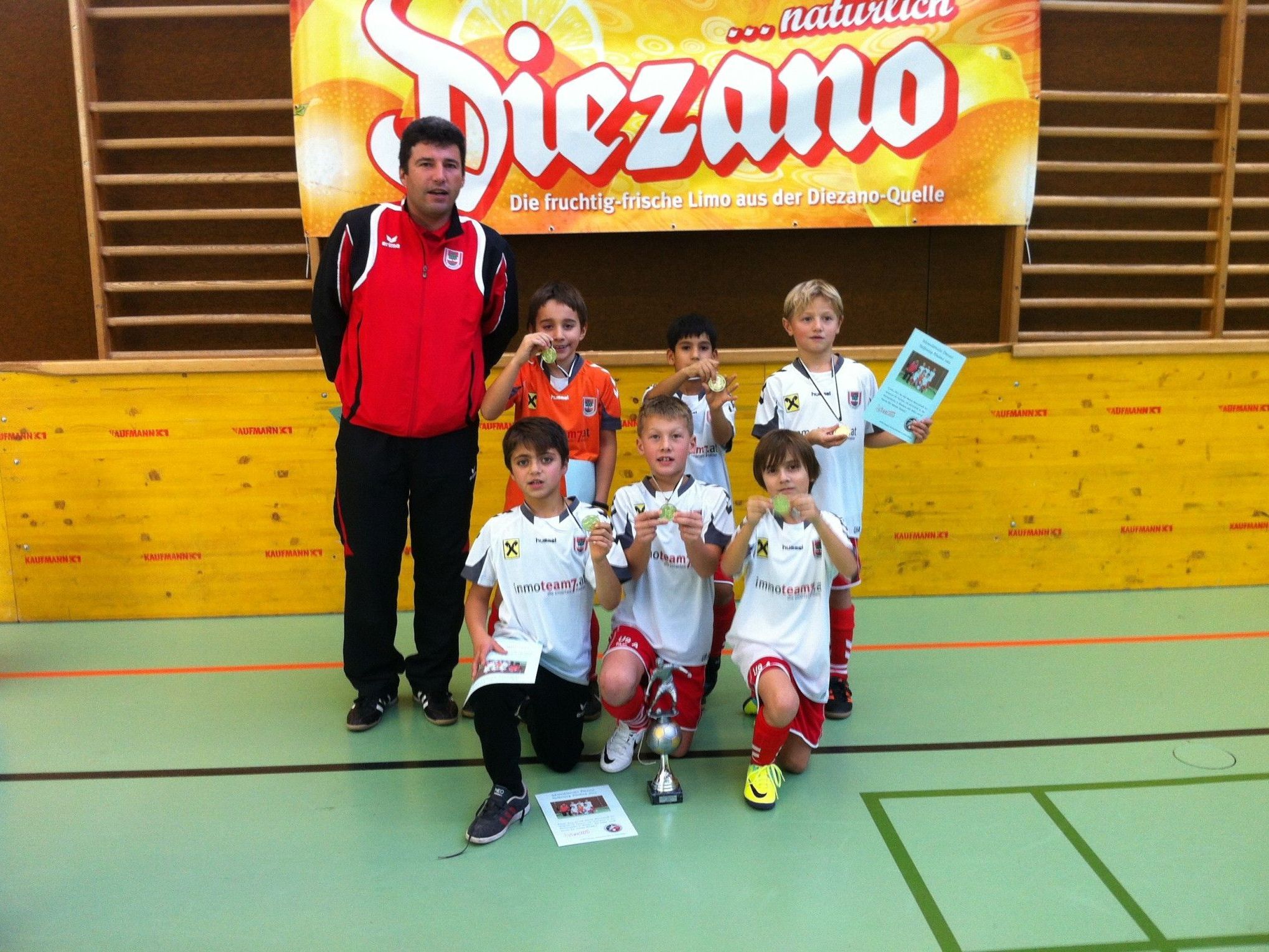 FC Dornbirn-U-9-Mannschaft war im Herbst eine Klasse für sich, jetzt gibt es Turniersiege in der Halle. FC Dornbirn-U-9-Mannschaft war im Herbst eine Klasse für sich, jetzt gibt es Turniersiege in der Halle.