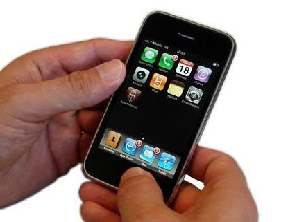 Gefälschte Smartphones zu verkaufen, ist einem Gerichtsbeschluss zufolge kein Betrug